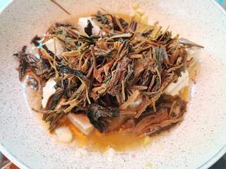 梅干菜烤黑长鳞婆子鲳鱼的做法步骤:7