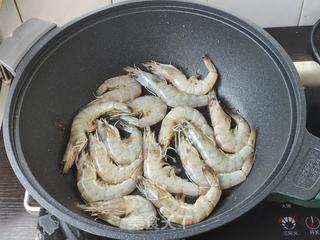 油爆大虾的做法步骤:3