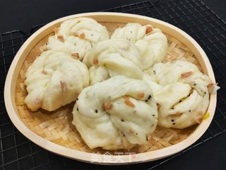 火腿黑芝麻香葱花卷的做法步骤:13