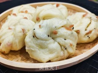 火腿黑芝麻香葱花卷的做法步骤:14