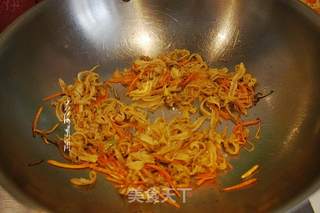 蒜苗爆炒裙边的做法步骤:4