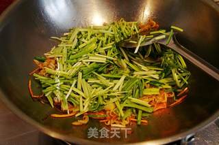 蒜苗爆炒裙边的做法步骤:5