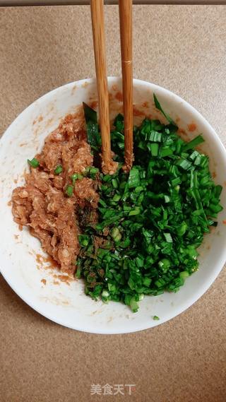 韭菜鲜肉大馄饨的做法步骤:3