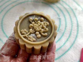 广式豆沙月饼的做法步骤:11