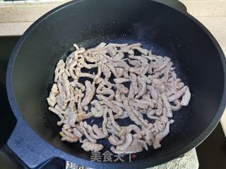 家常卷心菜炒肉丝的做法步骤:3