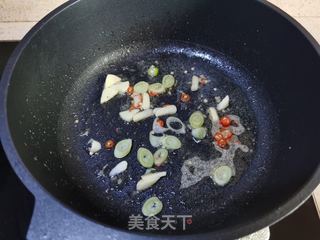 家常卷心菜炒肉丝的做法步骤:4
