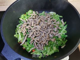 家常卷心菜炒肉丝的做法步骤:6