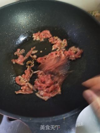 洋葱姜芽炒牛肉的做法步骤:4