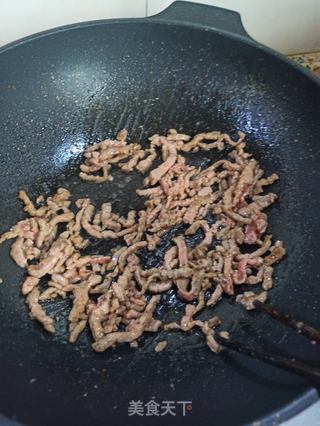 洋葱姜芽炒牛肉的做法步骤:5