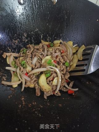 洋葱姜芽炒牛肉的做法步骤:9