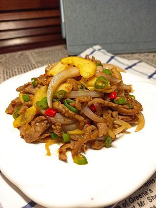 洋葱姜芽炒牛肉的做法步骤:10