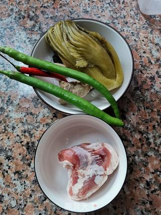 酸菜炒五花肉的做法步骤:3