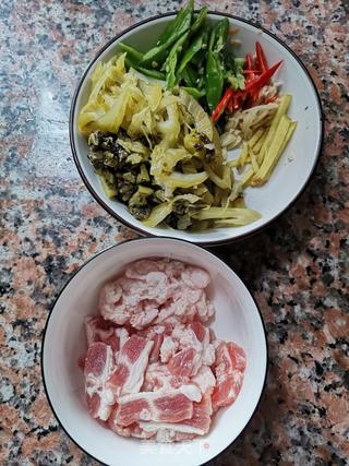 酸菜炒五花肉的做法步骤:4