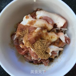 五花肉豆角拌面的做法步骤：3