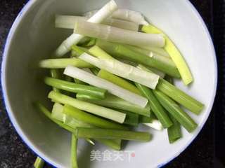 葱油拌面的做法步骤：1