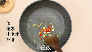蚝油焖双菇丨这两样素菜放在一起炒一炒,比肉还香的做法步骤:4