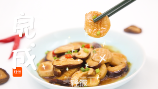 蚝油焖双菇丨这两样素菜放在一起炒一炒,比肉还香的做法步骤:6