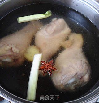 凉拌鸡腿肉的做法步骤:3
