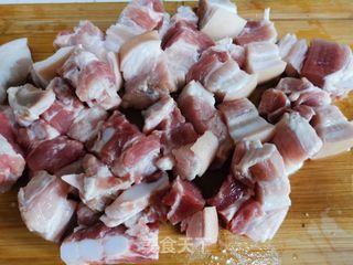 砂锅五花肉的做法步骤:2
