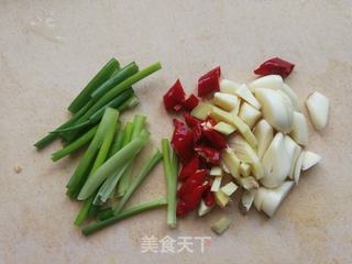 胡萝卜茭白炒排骨的做法步骤:4