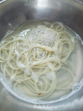 黑椒牛排配意粉的做法步骤:2