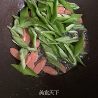 青椒炒鸡蛋火腿的做法步骤：7