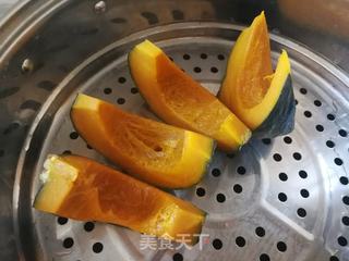 南瓜椒盐葱香咸窝窝的做法步骤：1