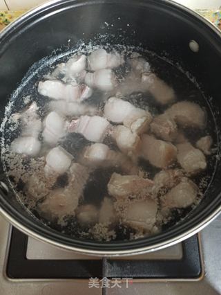 五花肉焖冬笋的做法步骤：2