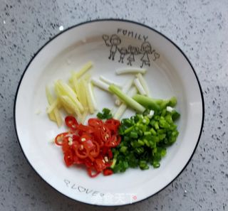 清蒸鲈鱼的做法步骤:3