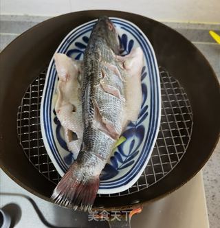 清蒸鲈鱼的做法步骤:7