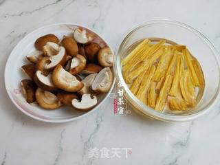 香菇鸡汤烩面的做法步骤:6