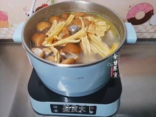 香菇鸡汤烩面的做法步骤:7
