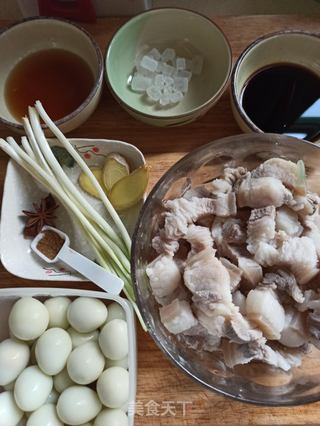 五花肉鹌鹑蛋的做法步骤:2