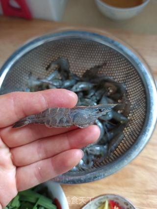 韭菜河虾的做法步骤:2