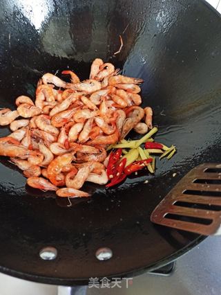 韭菜河虾的做法步骤:5