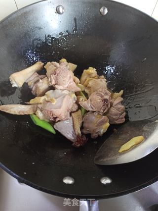 土鸡炖滑子菇的做法步骤:5
