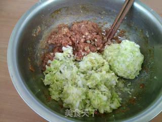 猪肉圆白菜馅水饺的做法步骤:5