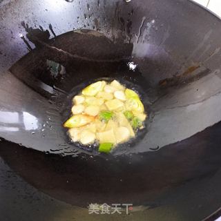 鸡块茶树菇的做法步骤：2