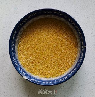 南瓜枸杞小米粥的做法步骤:3