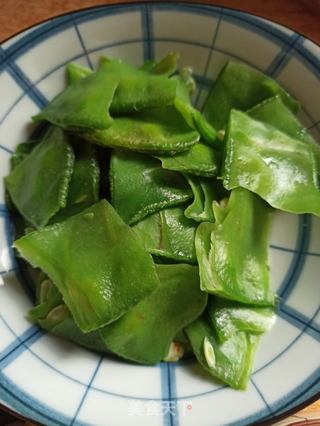 腊肉炒扁豆的做法步骤:3