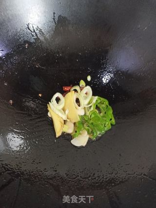 腊肉炒扁豆的做法步骤:7