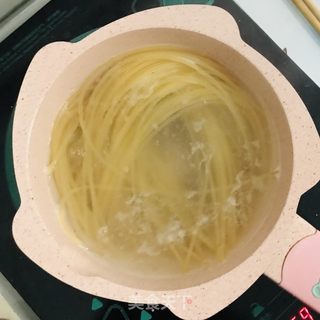番茄虾仁意面的做法步骤：4
