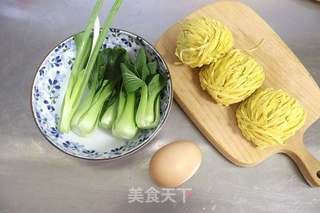 鸡蛋青菜汤面的做法步骤：1