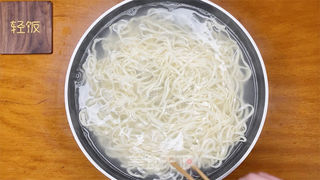茄丁打卤面丨老人孩子都喜欢,给肉都不换。的做法步骤:8