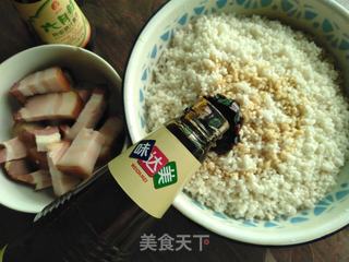 腊肉咸蛋黄粽子的做法步骤:3