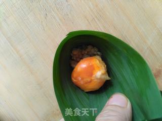 腊肉咸蛋黄粽子的做法步骤:7