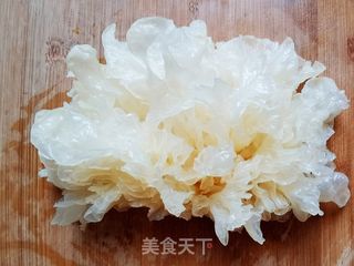 紫薯银耳羹的做法步骤:2