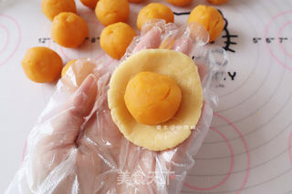 奶黄流心月饼的做法步骤:7