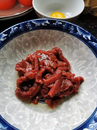 黑椒牛柳烩番茄意粉的做法步骤:3