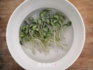 蟹柳黑豆芽汤的做法步骤:3